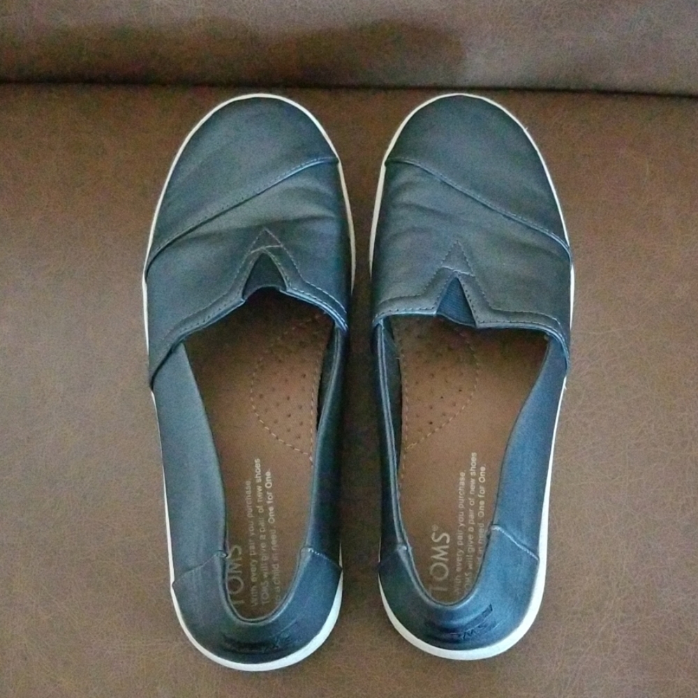 Matte Grey Toms slip on sneaker